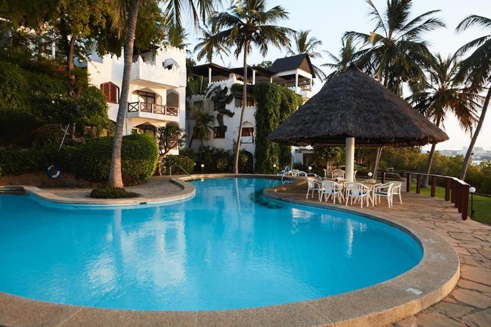 Tamarind Village Hotel Apartments Mombasa Exteriör bild
